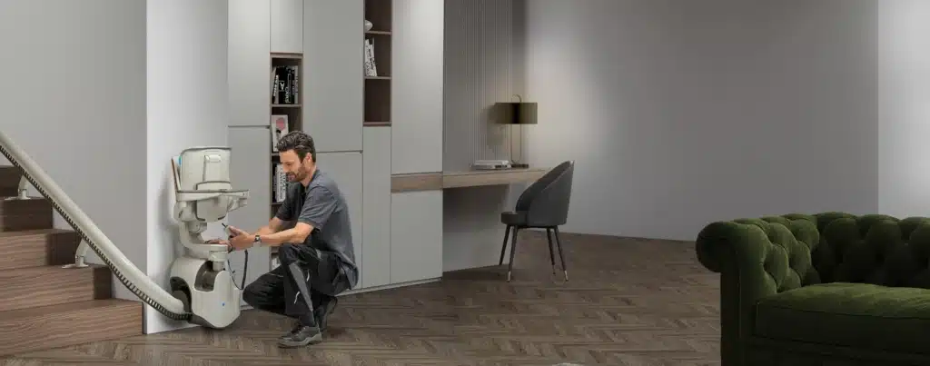 HEADER_techniker-wartet-einen-treppenlift