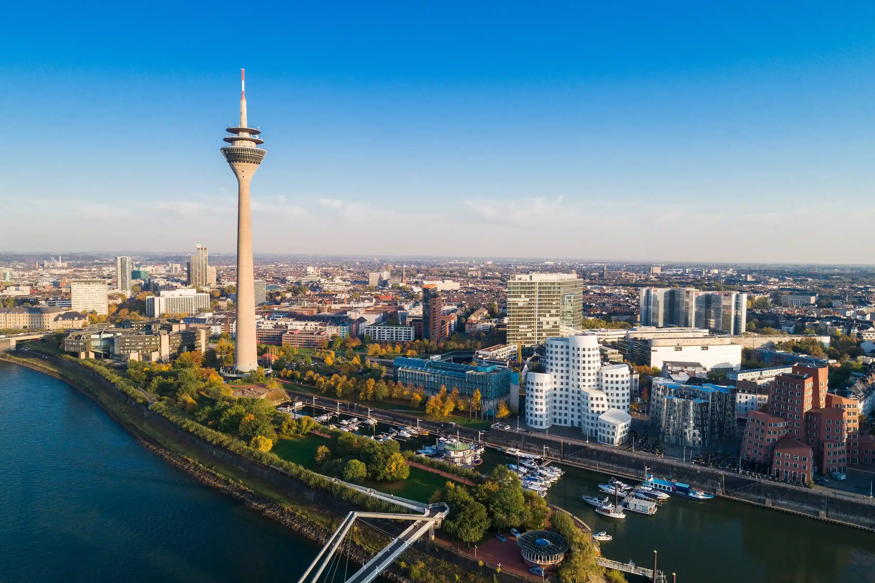 panorama-des-medienhafens-in-duesseldorf Panorama des Medienhafens in Düsseldorf.